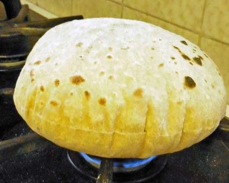 به راحتی روی گاز، نان سنتی هندی درست کن!