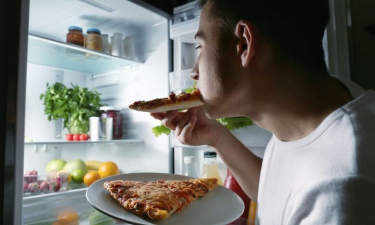 اگر در ساعات نیمه شب احساس گرسنگی کردید این مواد غذایی را بخورید