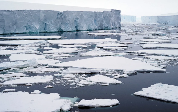 حقایقی ترسناک درمورد یخچال روز رستاخیز، یکی از بزرگترین بلوک‌های یخی در حال ذوب