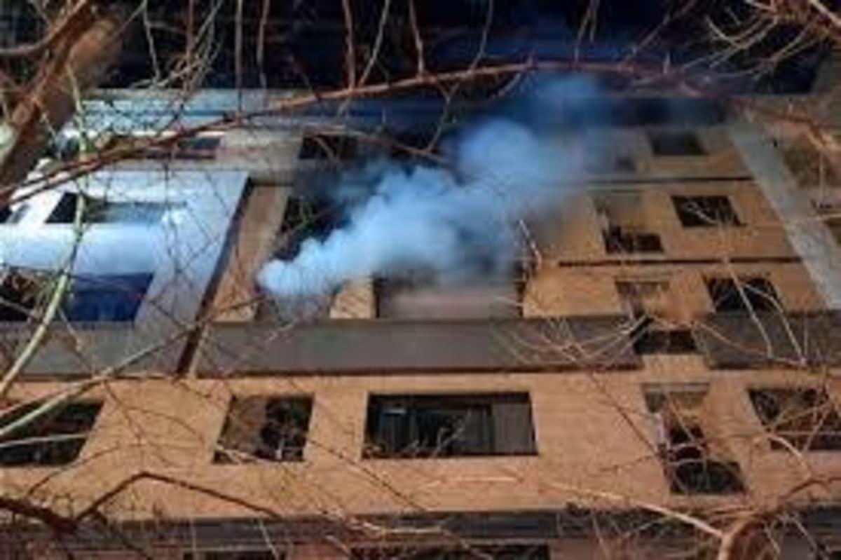 فداکاری پلیس برای نجات پسربچه از میان شعله‌های آتش