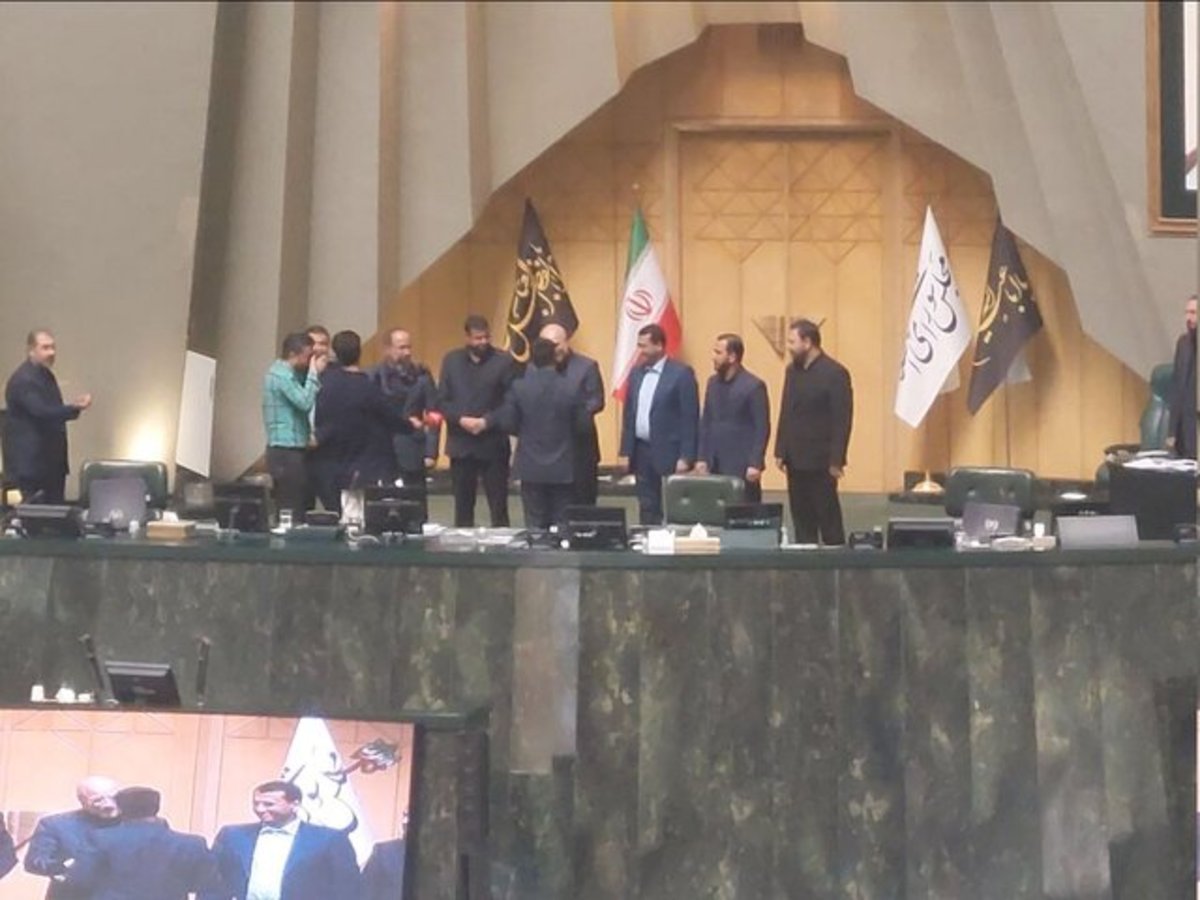 تجلیل از قهرمان حادثه تروریستی شاهچراغ در مجلس