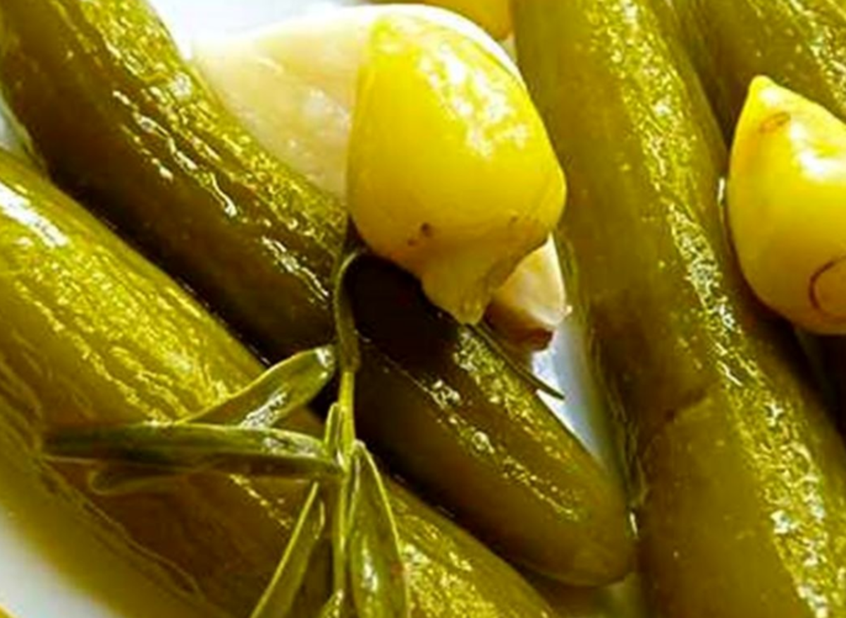 درست کردن خیارشور خانگی؛ هم اقتصادی‌تر هم خوشمزه تر!