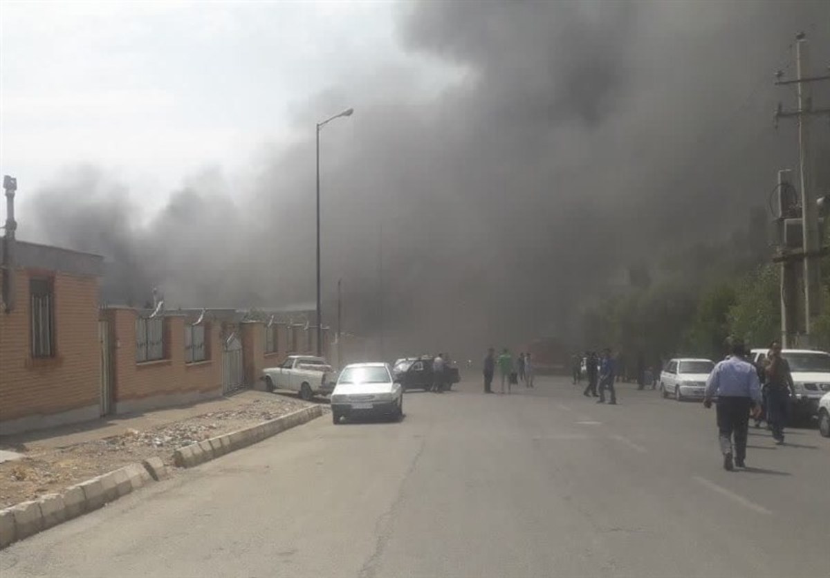 ۴ مصدوم در حادثه حریق ۲ کارخانه در شهرک صنعتی ایوانکی
