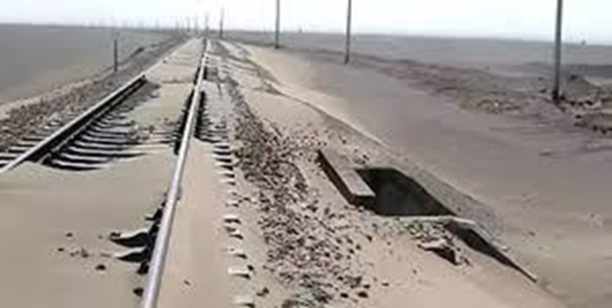 هجوم ریزگرد‌ها باعث لغو حرکت قطار مسافری سرخس- مشهد شد
