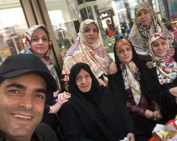 عکس مادرشوهر و خواهر شوهرای محجبه یکتا ناصر! / حجاب حتی در جشن تولد!