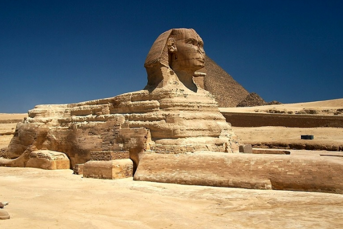 آیا واقعا زیر عظیم الجسه‌ترین مجسمه‌های تاریخی چیزی رازآلود نهفته؟