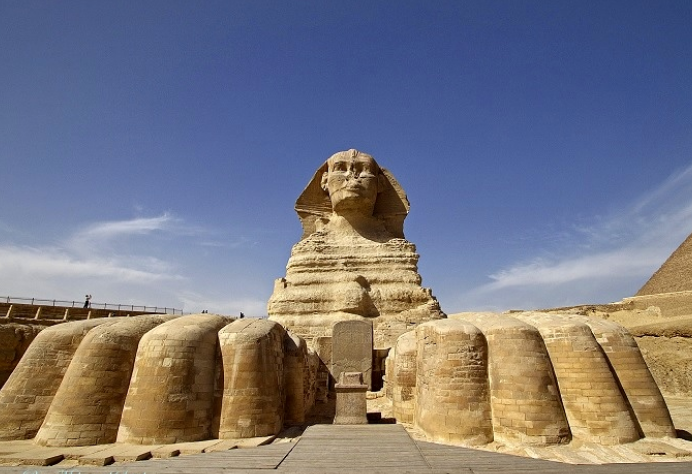 آیا واقعا زیر عظیم الجسه‌ترین مجسمه‌های تاریخی چیزی رازآلود نهفته؟