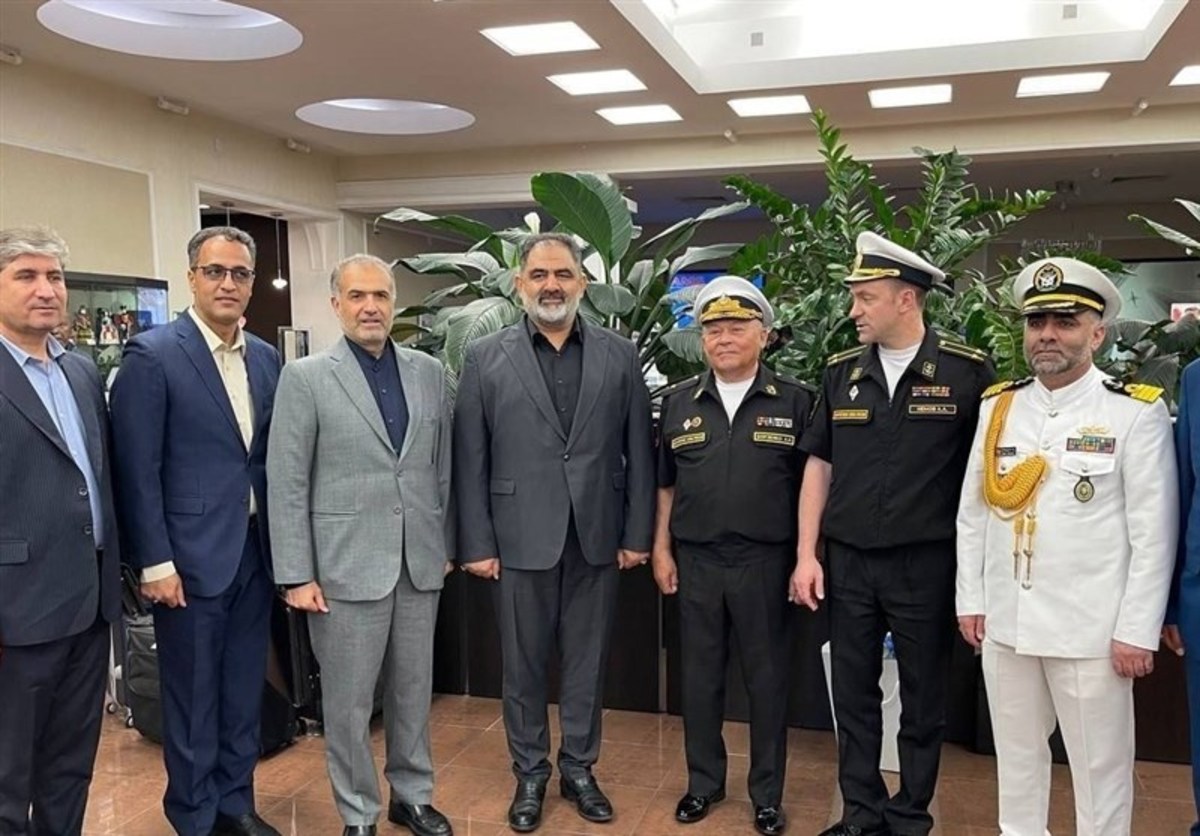 فرمانده نیروی دریایی ارتش به روسیه سفر کرد