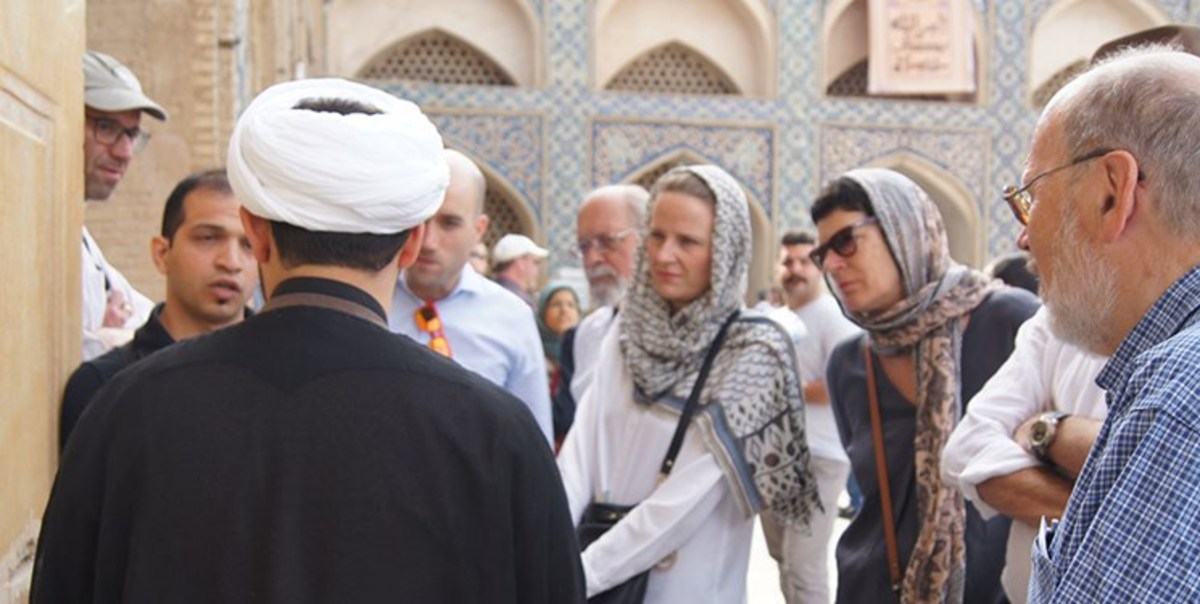 من یک توریست هستم که زنم را گم کرده‌ام!