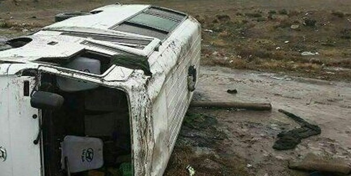 ۷ مصدوم در واژگونی سرویس کارگران مجتمع معدنی بافق