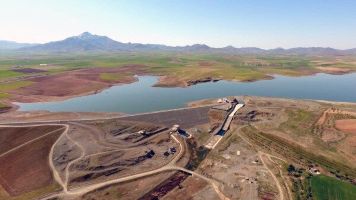 ۱۸۰۰ هکتار از اراضی قروه و دهگلان به آبی تبدیل می‌شود