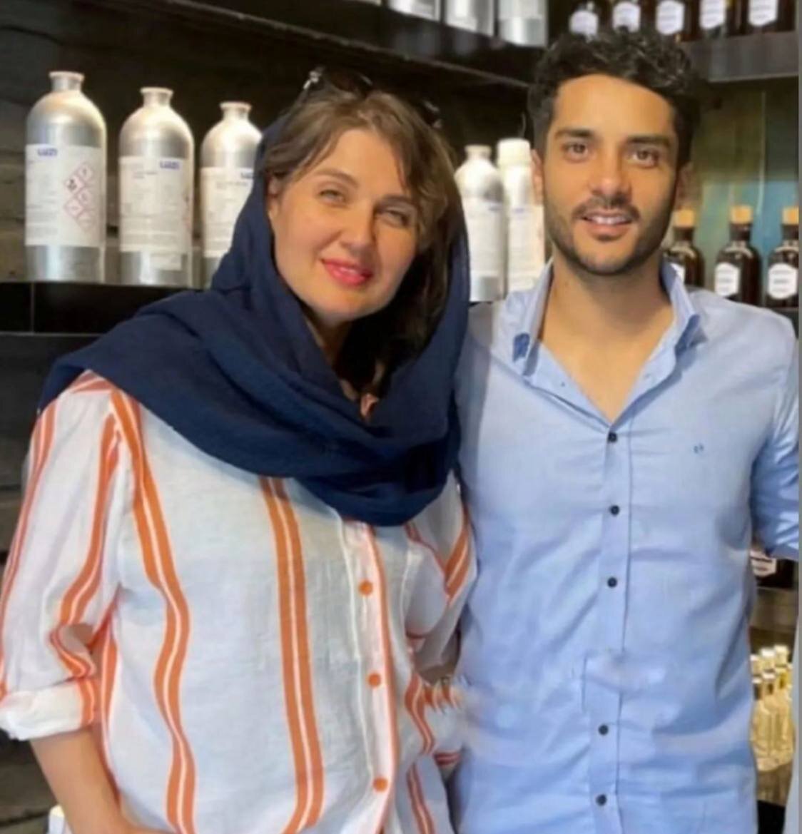 عکس/ بازیگر معروف سینما با همسر زیبا و هنرمندش