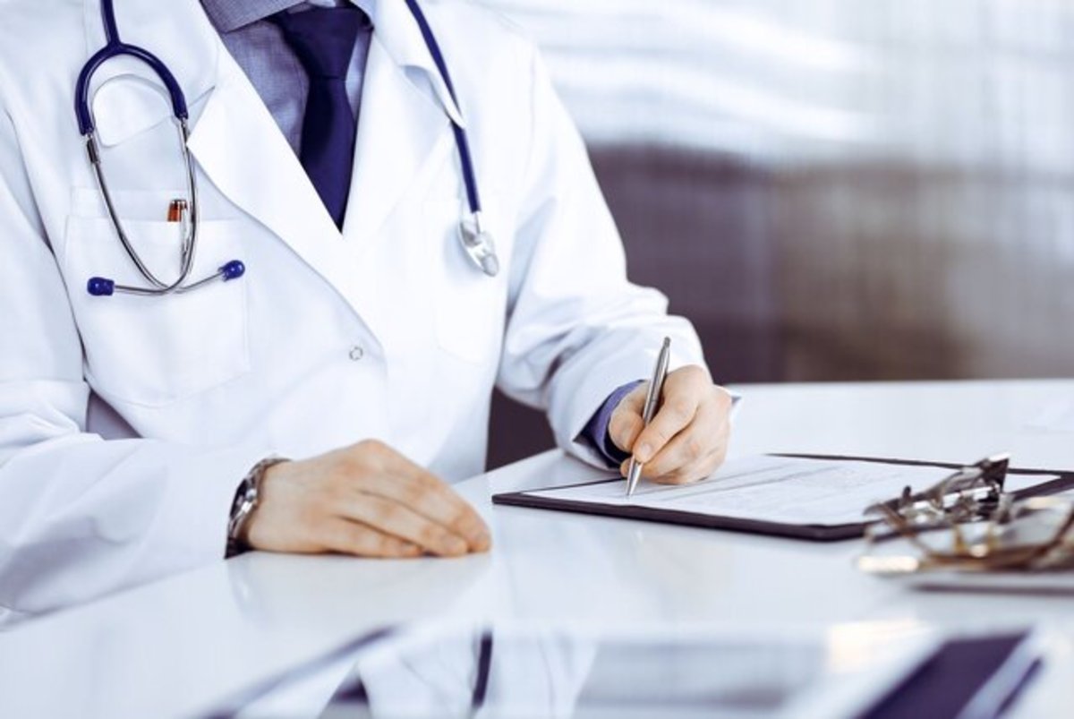 اختیارات جامعه پزشکی یکی یکی قیچی شده است