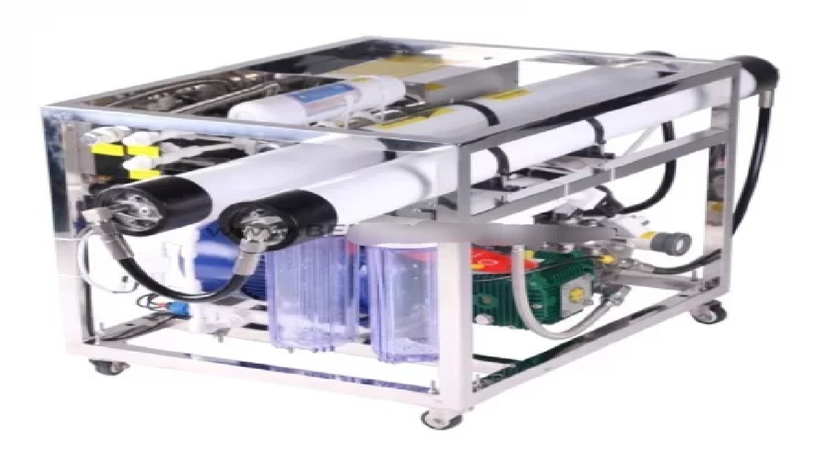 پکیج آب شیرین کن با قابلیت حمل آسان