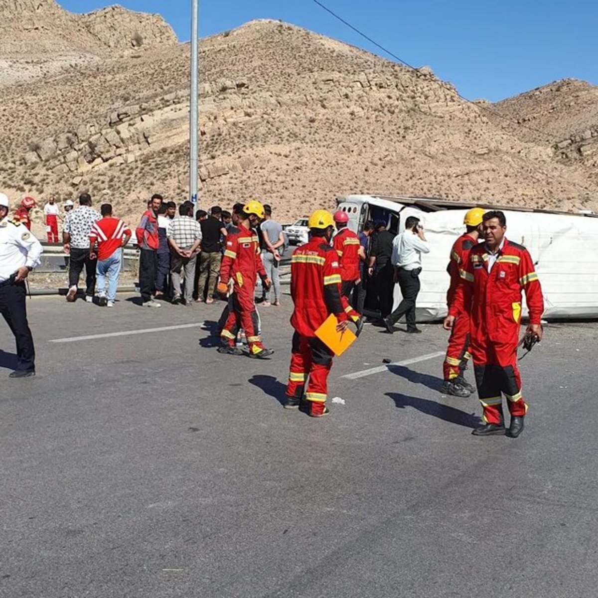۱۷ مصدوم در تصادف محور بجنورد به بابامان