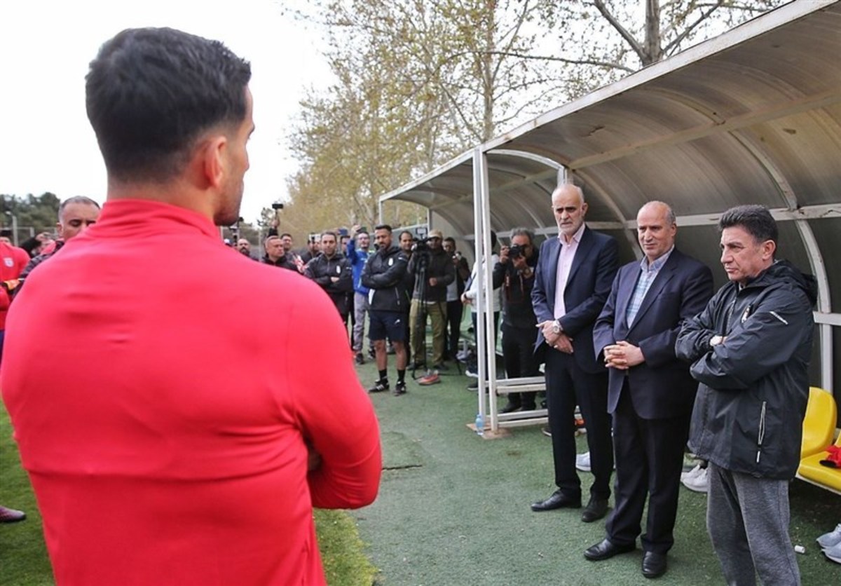 حضور تاج و نبی در محل تمرین تیم ملی و آبیاری چمن با یک تانکر!