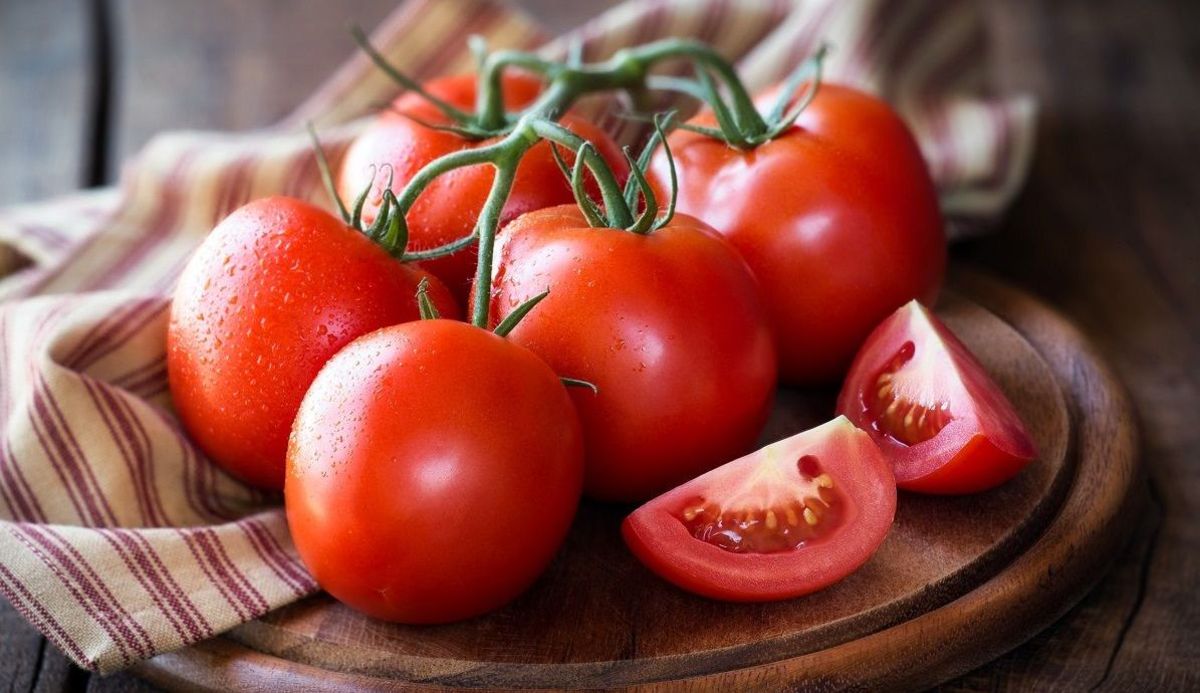 خشک کردن گوجه‌فرنگی یکی از روش‌های نگهداری گوجه‌فرنگی برای طولانی مدت