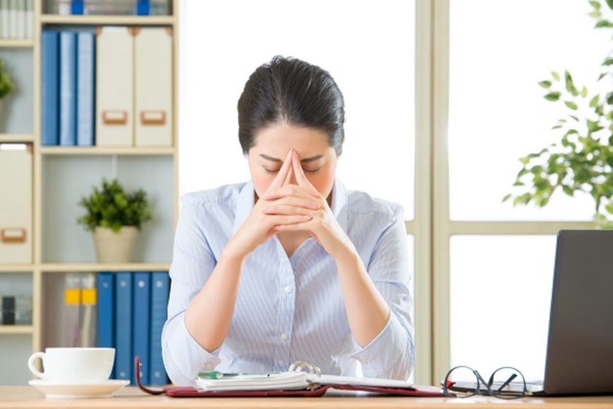 کم‌کاری تیروئید با چه علائمی در بدن ظاهر میشود؟