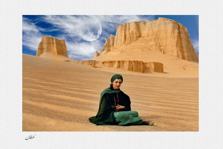 عکس/ ژست و تیپ متفاوت و جذاب ساره بیات وسط یک بیابان