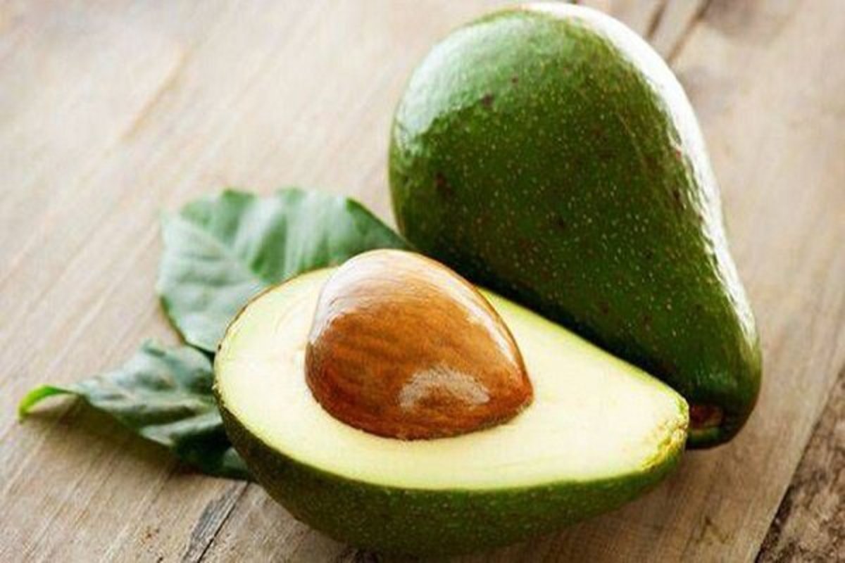 آووکادو یکی از مرطوب‌کننده‌ترین و احیاکننده‌ترین ترکیبات طبیعی برای پوست