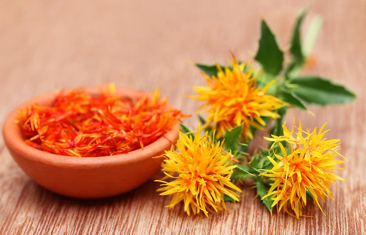 ۶ خاصیت باورنکردنی روغن گلرنگ برای سلامتی که شاید نمی‌دانید