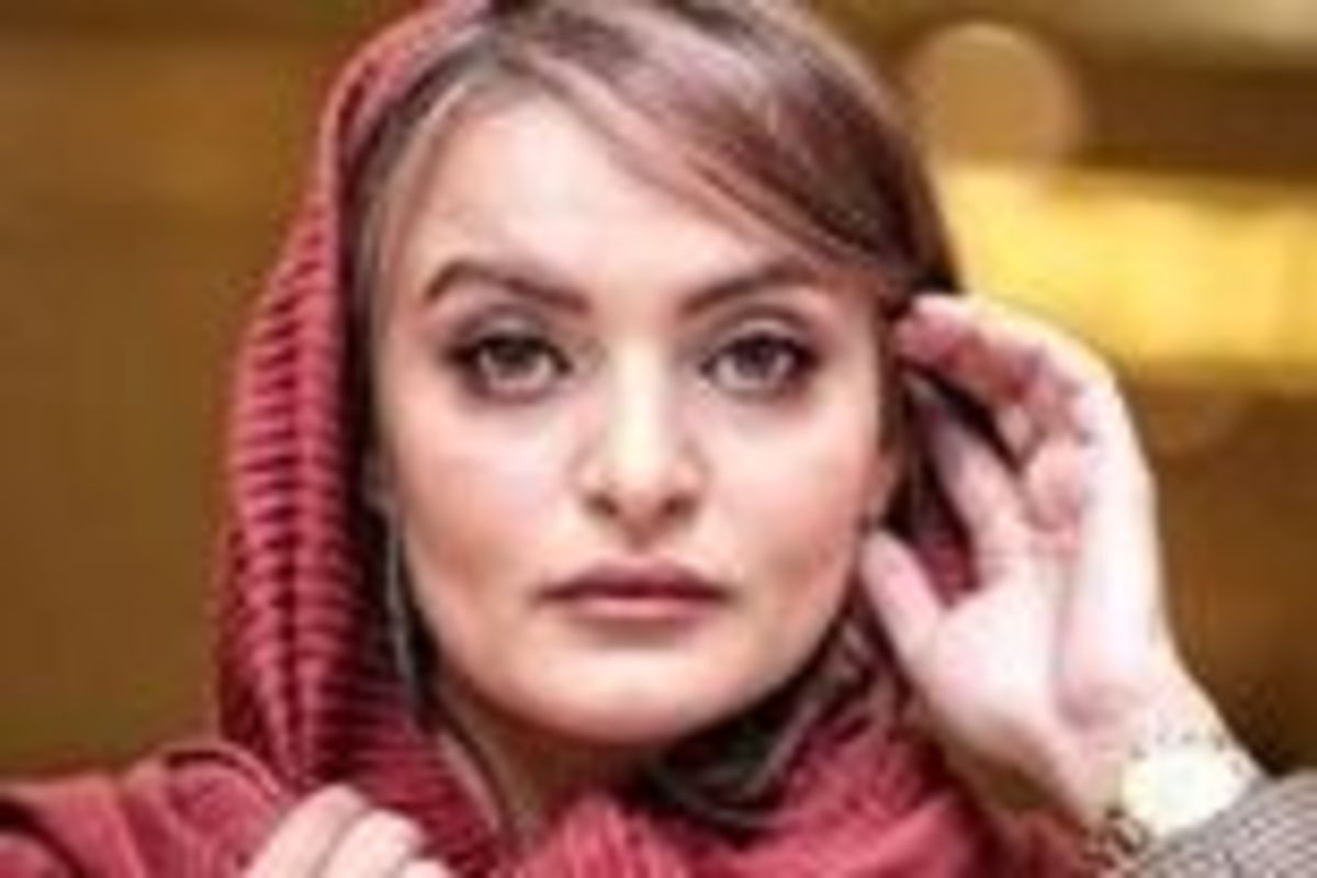 کشف حجاب نیلوفر پارسا در آسانسور