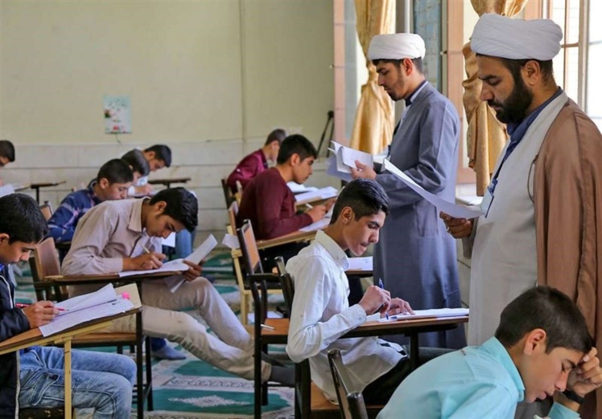 تجلیل از طلاب برتر مدارس علوم دینی استان کردستان
