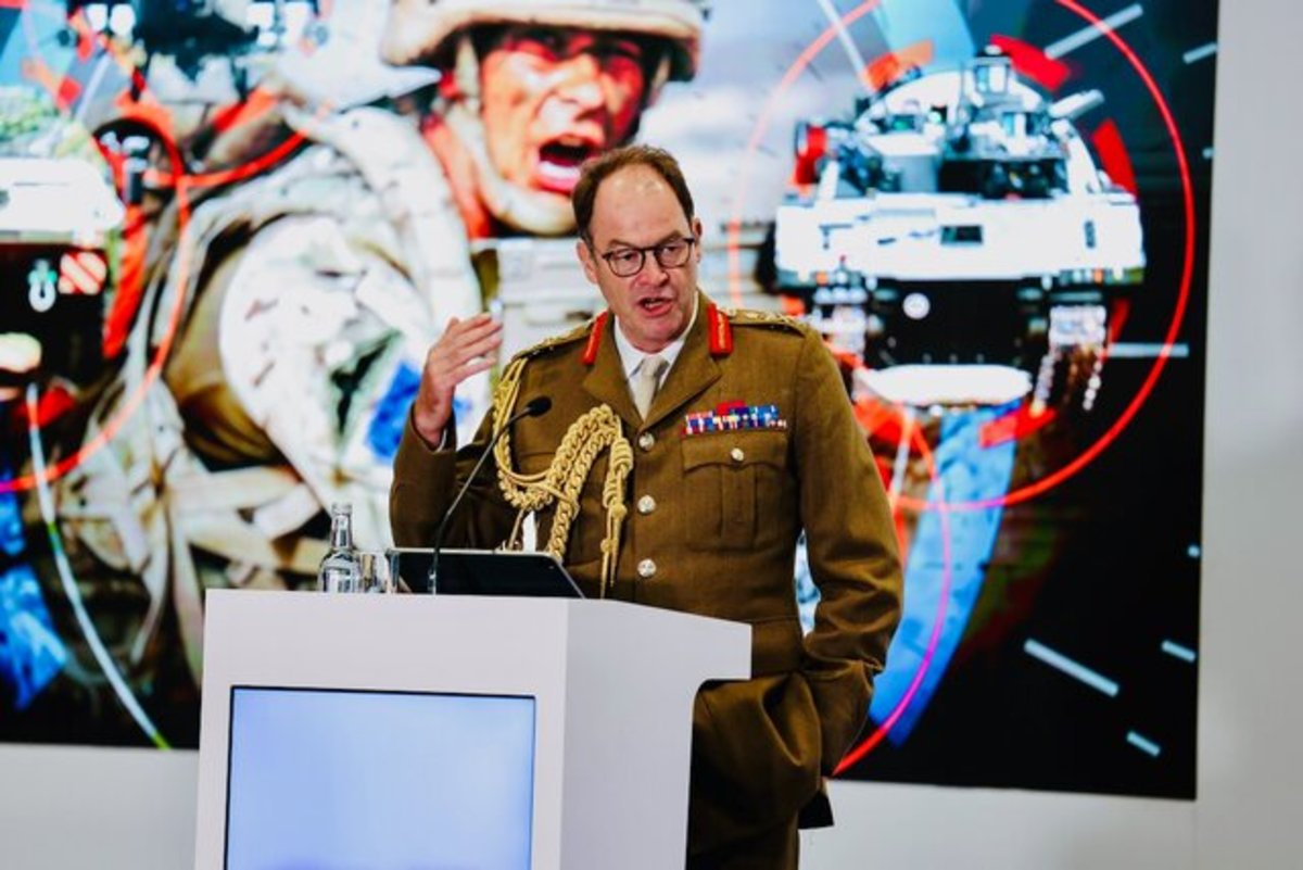 رئیس ستاد کل ارتش انگلیس: اوکراین ۴۰ درصد از پهپادهایش را به دلیل خطای اپراتور از دست می‌دهد