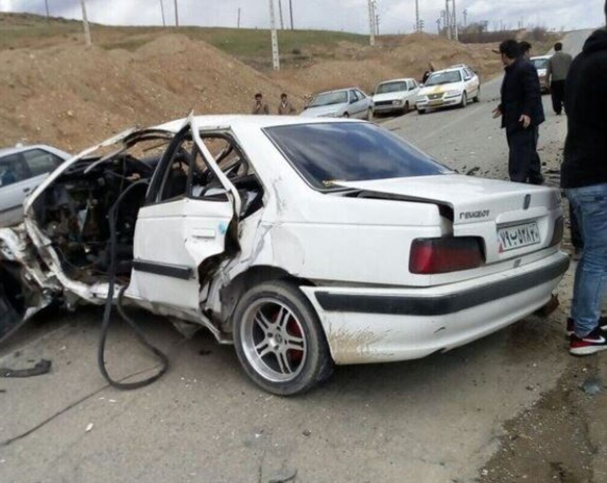 مصدومیت ١٠ نفر در حادثه برخورد ٢ دستگاه خودرو در ورودی مشهد