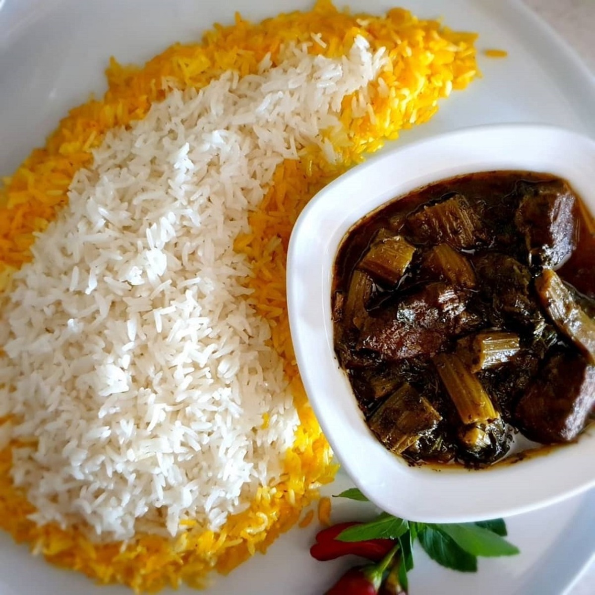 با این دستور خورشت مجلسی و خوش عطر کرفس را برای عزیزانتان آماده کنید