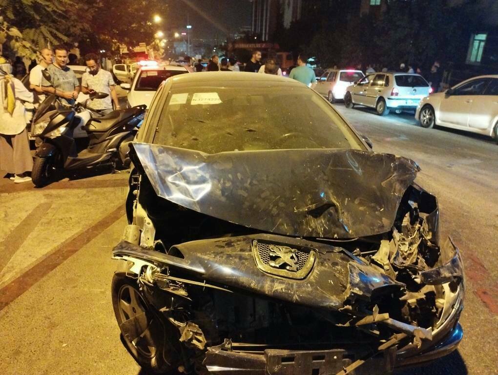 کامیونت حمل زباله ۱۲ خودرو را در خیابان‌های تهران نابود کرد
