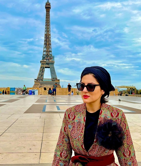 عکس/ تیپ کاملا ایرانی و جالب هلیا امامی روبروی برج ایفل پاریس
