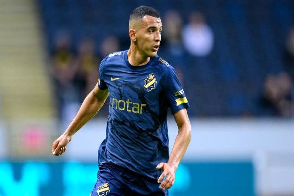 شماره ۱۴ پرسپولیس برتن نبیل باهویی