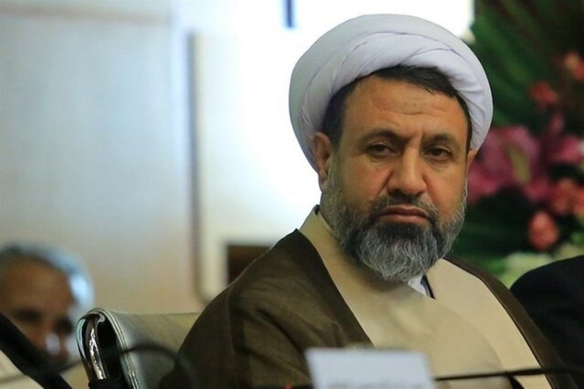 معنا ندارد در جامعه اسلامی فردی بر ماندن یا نماندن در مسئولیتی مقاومت کند