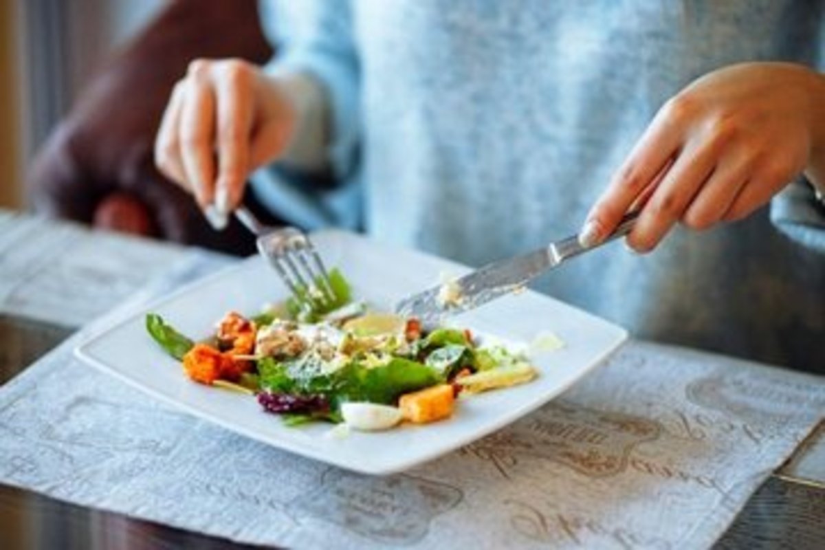 توصیف یک بشقاب غذای سالم و متعادل برای افزایش طول عمر