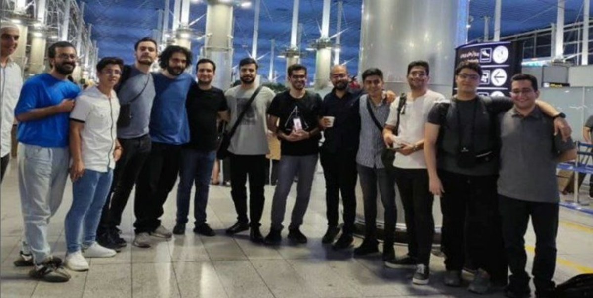 برخی کاربران به دروغ مدعی مهاجرت همزمان ۱۳ دانشجوی دانشگاه شریف به آمریکا شدند.