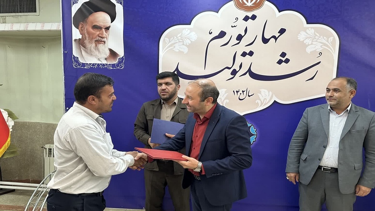 تجلیل از رانندگان بخش خصوصی در زمان بحران بارش برف