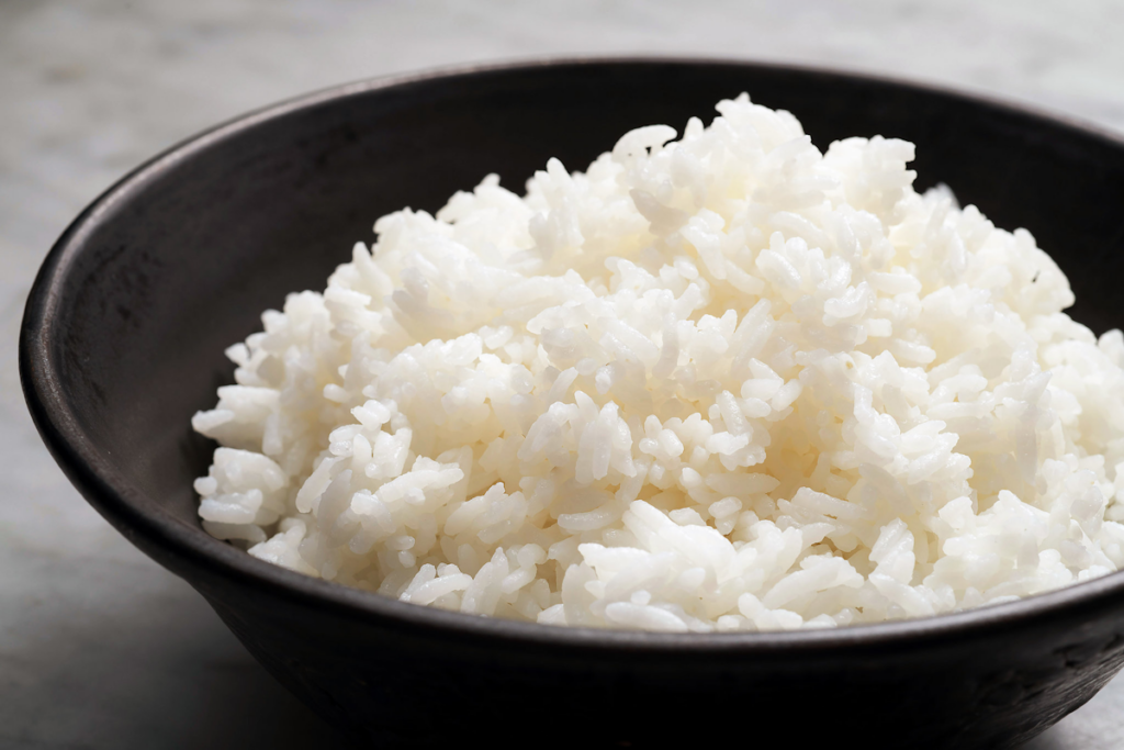 بالاخره قبل از پخت برنج آن را بشوریم یا نه؟