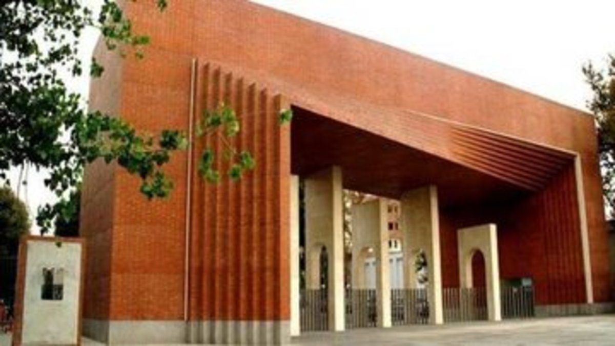 پایان همکاری صنعتی شریف با استادیار پیمانی؛ اخراج استاد کامپیوتر سیاسی؟