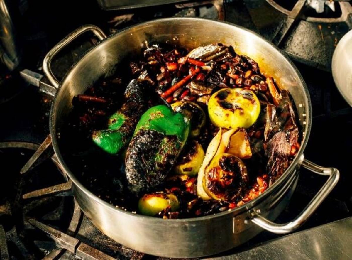 ترفند رفع بوی سوختگی از انواع غذا‌ها