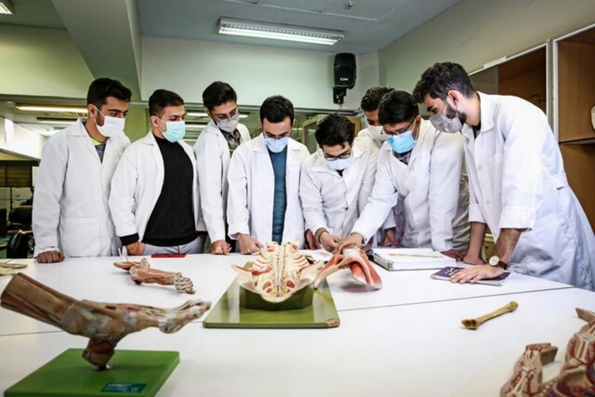 دانشگاه مبدأ تحولات و حلال نظام مسائل تولید است