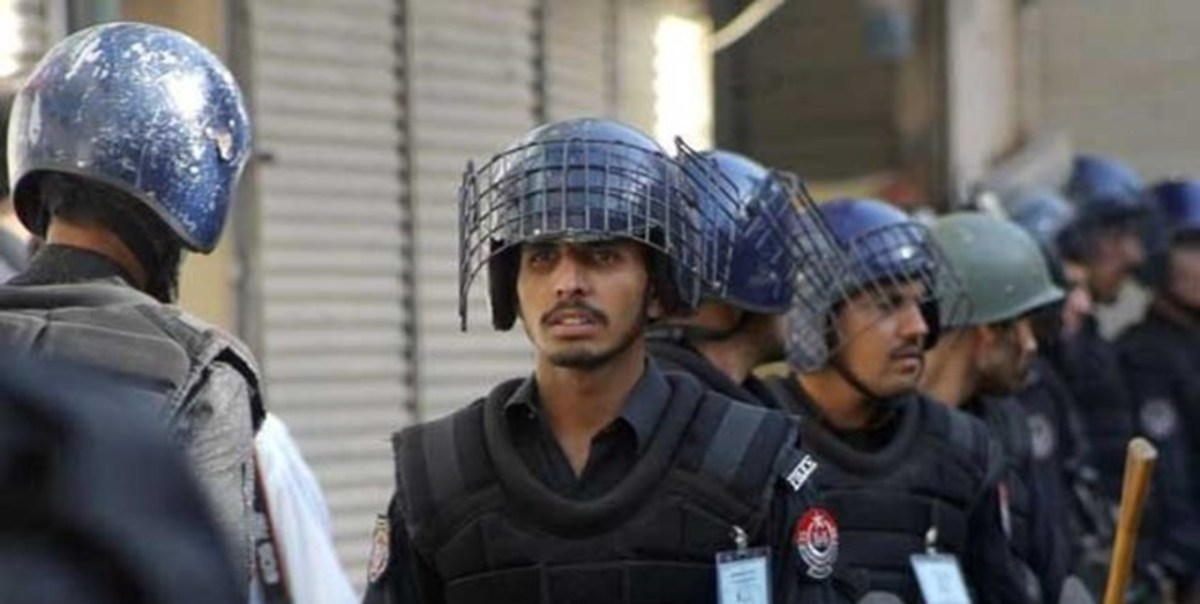 ۹ سرباز در پاکستان بر اثر حمله انتحاری کشته شدند