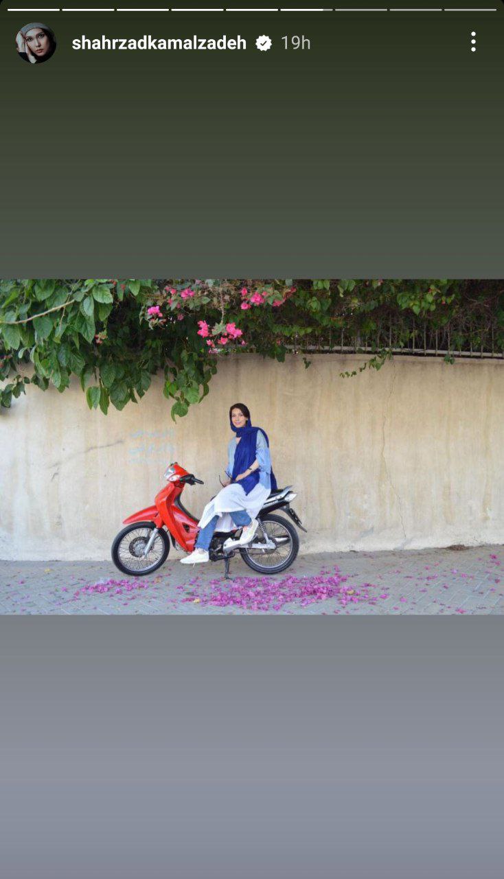 عکس/ خانم بازیگر زیبا و جذاب ایرانی با موتور