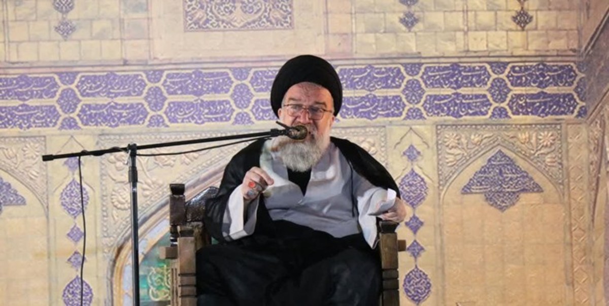 عمامه گذاری طلاب مدرسه امیرالمومنین (ع) قم با حضور آیت‌الله خاتمی
