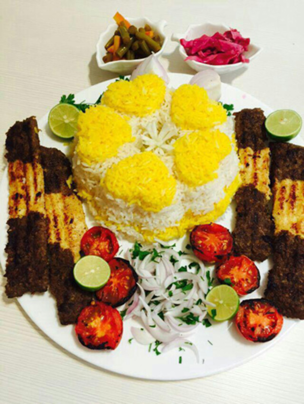 با این کباب لذیذ و چرب و چیلی دورنگ همسرتان را شگفت زده کنید