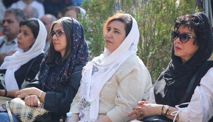 حجاب زنان بازیگر در تشییع پیکر فردوس کاویانی + عکس تشییع جنازه