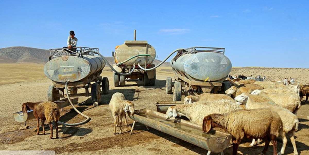 تحویل ۲ تانکر آبرسانی برای محلات عشایری خراسان‌جنوبی