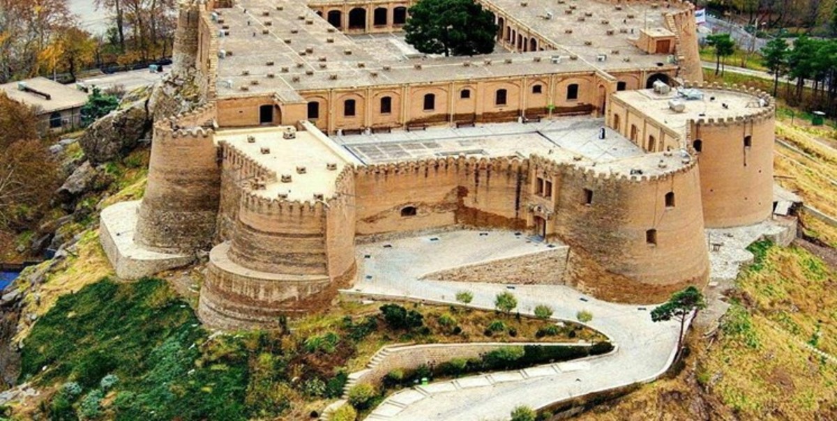 استاندار لرستان: حریم قلعه فلک‌الافلاک به زودی آزاد می‌شود