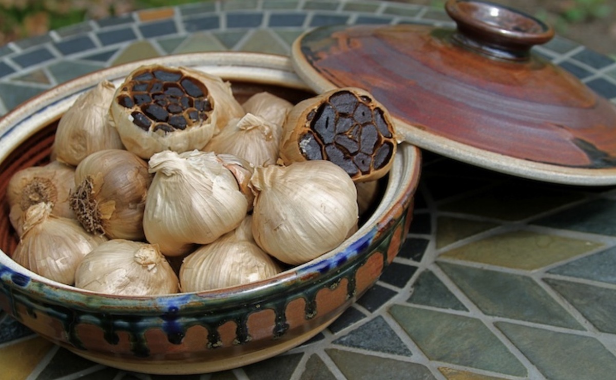 کمک به کاهش وزن با سیر سیاه