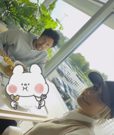 رستوران رفتن دونفره شاهرخ استخری و بانو/ به به چه عاشقانه!